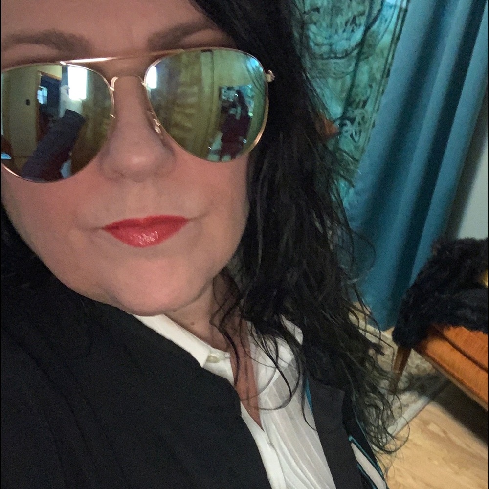 Meet your Posher, Lisa